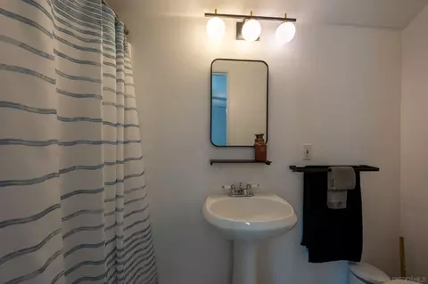 Bath - 10532 Madrid Way, Spring Valley, CA 91977 photo 4 of 4