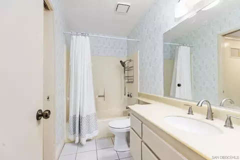 Bath - 4121 Oak Island Ln, Fallbrook, CA 92028 photo 3 of 3