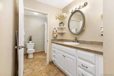 Bath - 4121 Oak Island Ln, Fallbrook, CA 92028 photo 1 of 3