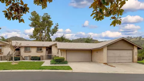 4121 Oak Island Ln, Fallbrook, CA 92028