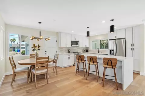 8281 Beaver Lake Dr, San Diego, CA 92119