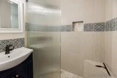 Bath - 433 E 6th Ave, Escondido, CA 92025 photo 3 of 4