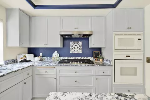 Kitchen - 13515 Quiet Hills Dr, Poway, CA 92064 photo 2 of 8