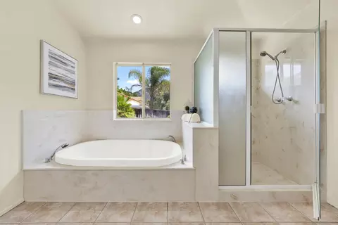 Bath - 13515 Quiet Hills Dr, Poway, CA 92064 photo 4 of 9