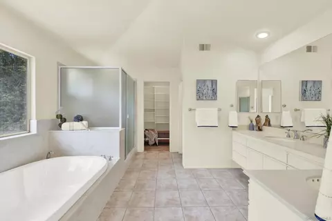 Bath - 13515 Quiet Hills Dr, Poway, CA 92064 photo 2 of 9