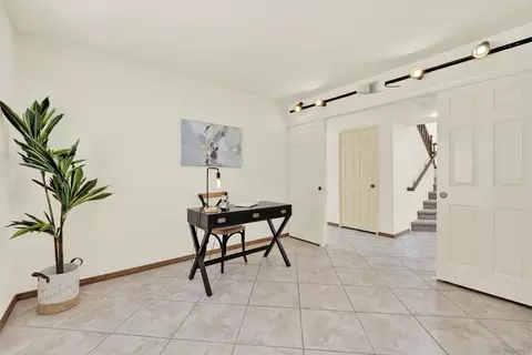 Entry Way - 13515 Quiet Hills Dr, Poway, CA 92064 photo 4 of 9