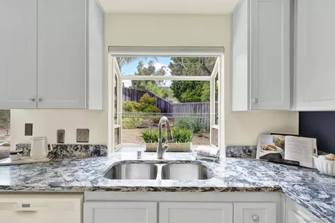 Kitchen - 13515 Quiet Hills Dr, Poway, CA 92064 photo 4 of 8