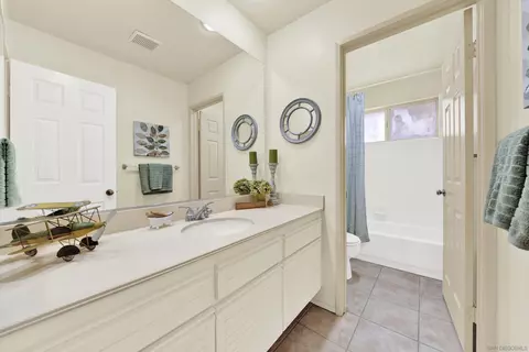 Bath - 13515 Quiet Hills Dr, Poway, CA 92064 photo 7 of 9