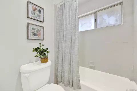 Bath - 13515 Quiet Hills Dr, Poway, CA 92064 photo 8 of 9