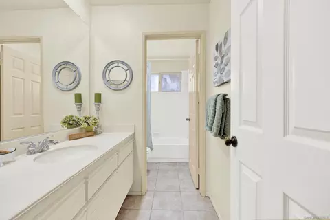 Bath - 13515 Quiet Hills Dr, Poway, CA 92064 photo 9 of 9