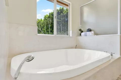 Bath - 13515 Quiet Hills Dr, Poway, CA 92064 photo 3 of 9