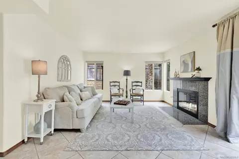 Living - 13515 Quiet Hills Dr, Poway, CA 92064 photo 4 of 5