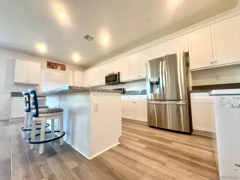 Kitchen - 32757 Marin Flds, Winchester, CA 92596 photo 4 of 9