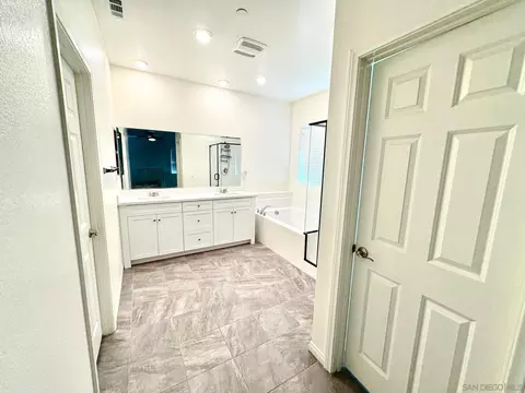 Bath - 32757 Marin Flds, Winchester, CA 92596 photo 1 of 5