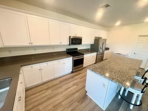 Kitchen - 32757 Marin Flds, Winchester, CA 92596 photo 5 of 9