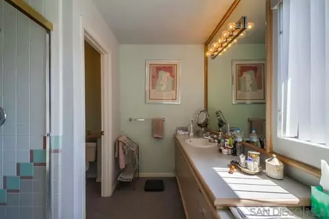 Bath - 4135 Eagle St, San Diego, CA 92103 photo 1 of 2