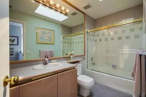 Bath - 4135 Eagle St, San Diego, CA 92103 photo 2 of 2