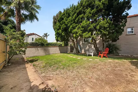 Exterior - 5611 Beaumont Ave, La Jolla, CA 92037 photo 9 of 10