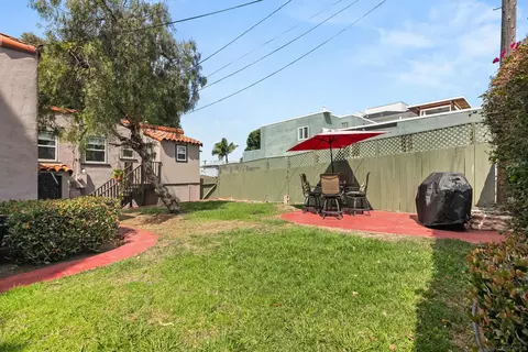 Exterior - 5611 Beaumont Ave, La Jolla, CA 92037 photo 6 of 10