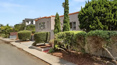Exterior - 5611 Beaumont Ave, La Jolla, CA 92037 photo 3 of 10