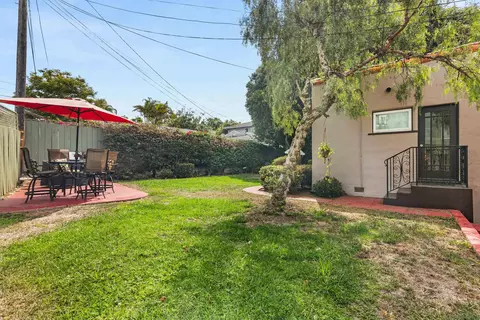 Exterior - 5611 Beaumont Ave, La Jolla, CA 92037 photo 4 of 10