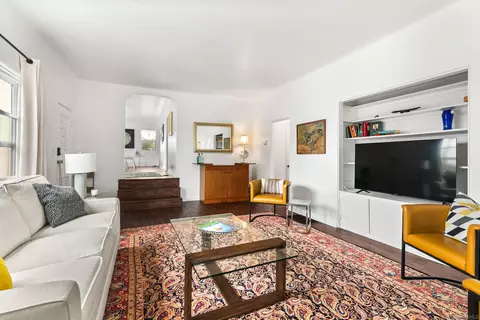 Living - 5611 Beaumont Ave, La Jolla, CA 92037 photo 2 of 3