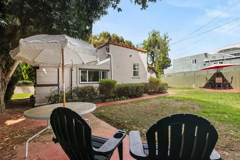 Exterior - 5611 Beaumont Ave, La Jolla, CA 92037 photo 8 of 10