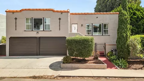 Exterior - 5611 Beaumont Ave, La Jolla, CA 92037 photo 2 of 10