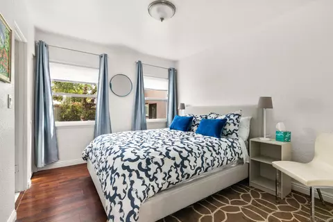 Bedroom - 5611 Beaumont Ave, La Jolla, CA 92037 photo 3 of 4
