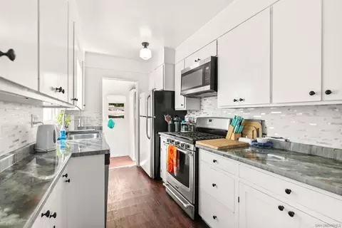 Kitchen - 5611 Beaumont Ave, La Jolla, CA 92037 photo 1 of 2