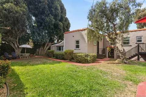 Exterior - 5611 Beaumont Ave, La Jolla, CA 92037 photo 5 of 10