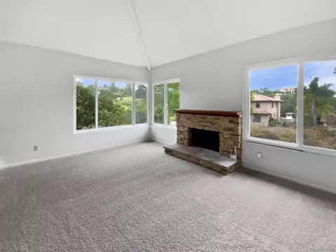 Living - 17759 Saint Andrews Dr, Poway, CA 92064 photo 3 of 4