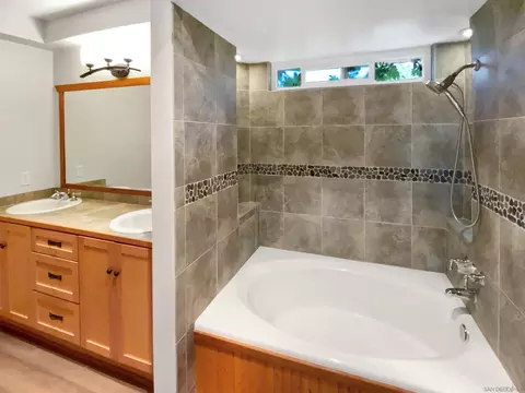 Bath - 17759 Saint Andrews Dr, Poway, CA 92064 photo 1 of 5