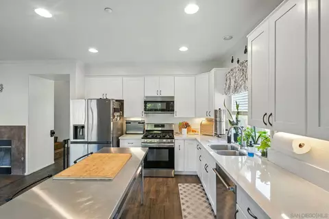 Kitchen - 5058 Lake Circle Rd, Fallbrook, CA 92028 photo 3 of 4