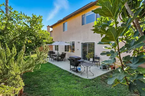 Exterior - 5058 Lake Circle Rd, Fallbrook, CA 92028 photo 4 of 10