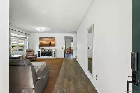 Entry Way - 5058 Lake Circle Rd, Fallbrook, CA 92028 photo 2 of 2
