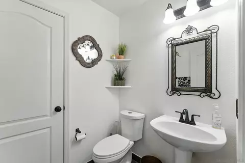 Bath - 5058 Lake Circle Rd, Fallbrook, CA 92028 photo 5 of 5