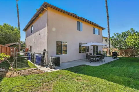 Exterior - 5058 Lake Circle Rd, Fallbrook, CA 92028 photo 2 of 10