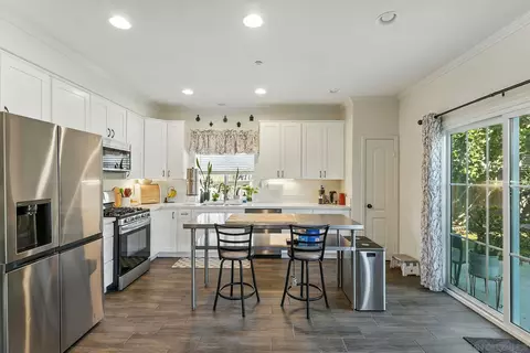 Kitchen - 5058 Lake Circle Rd, Fallbrook, CA 92028 photo 2 of 4