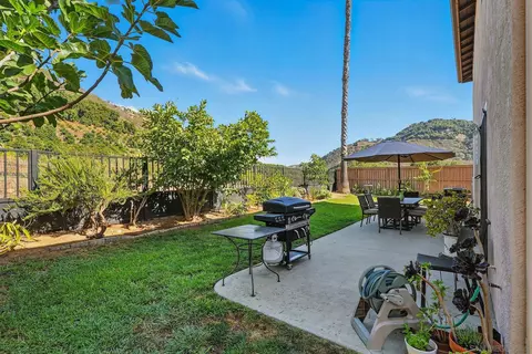 Exterior - 5058 Lake Circle Rd, Fallbrook, CA 92028 photo 3 of 10