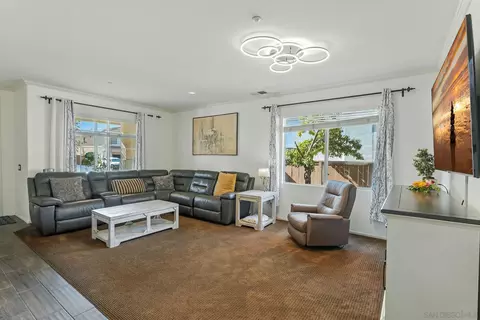 Living - 5058 Lake Circle Rd, Fallbrook, CA 92028 photo 2 of 4