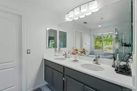 Bath - 5058 Lake Circle Rd, Fallbrook, CA 92028 photo 3 of 5