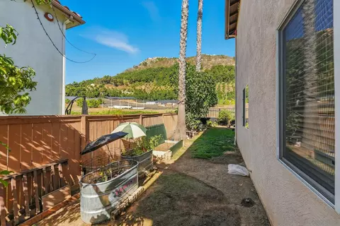 Exterior - 5058 Lake Circle Rd, Fallbrook, CA 92028 photo 5 of 10