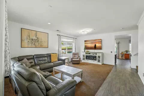 Living - 5058 Lake Circle Rd, Fallbrook, CA 92028 photo 1 of 4