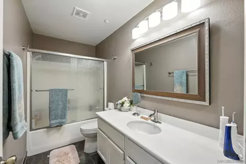 Bath - 5058 Lake Circle Rd, Fallbrook, CA 92028 photo 4 of 5