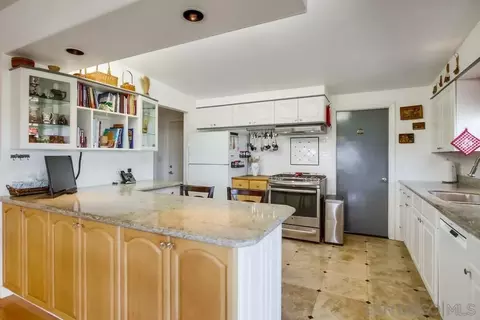 8185 Chaz Pl, La Mesa, CA 91942 photo 5