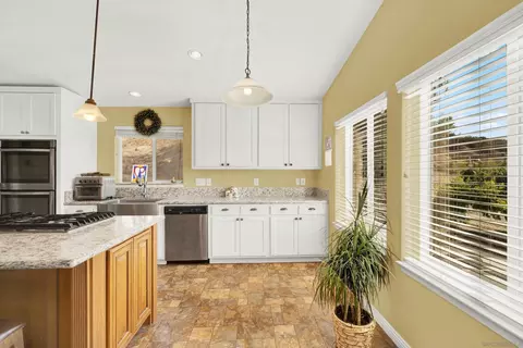 Kitchen - 20885 Daum Rd, Jamul, CA 91935 photo 3 of 5