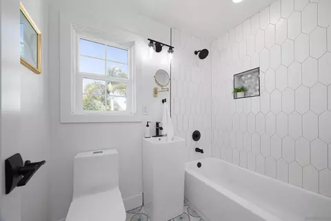 Bath - 1448 Forest Ave, Carlsbad, CA 92008 photo 3 of 6