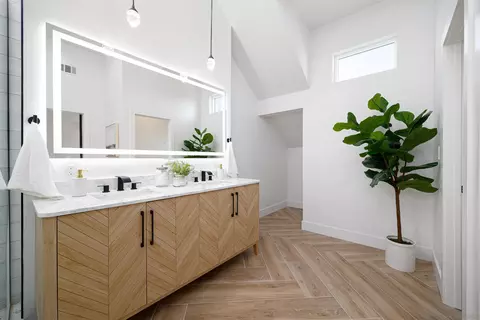 Bath - 1448 Forest Ave, Carlsbad, CA 92008 photo 4 of 6