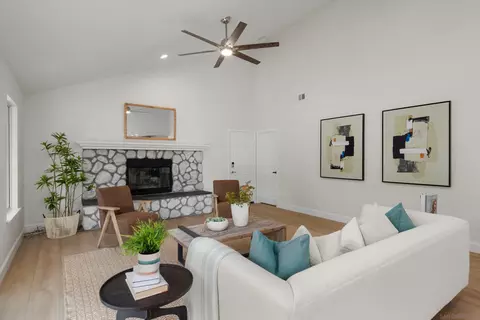Living - 31125 Pauba Rd, Temecula, CA 92592 photo 4 of 7